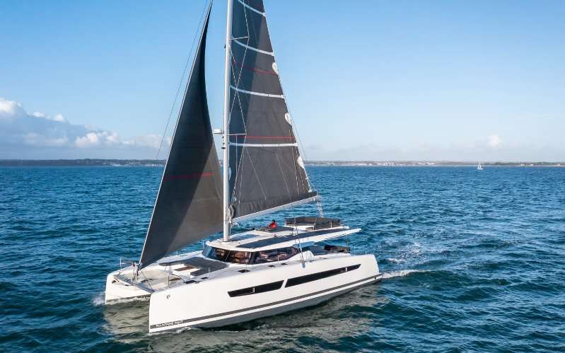 Catamarán Aura 51