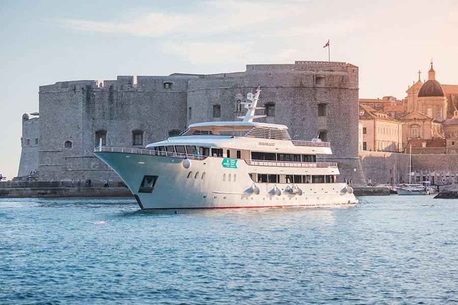 Luxury Yacht Avangard