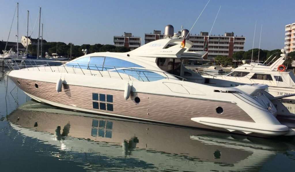 Yate de lujo Azimut 68 S