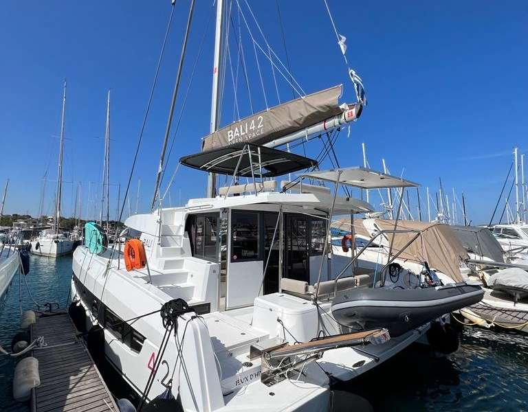 Catamaran Bali 4.2