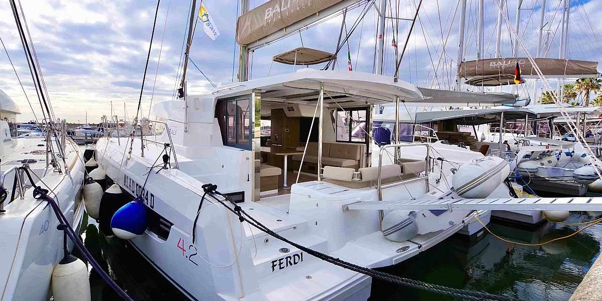 Catamaran Bali 4.2