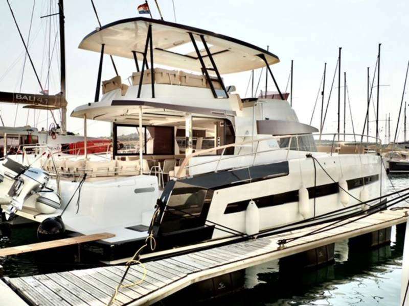 Power Catamaran Bali 4.3 MY