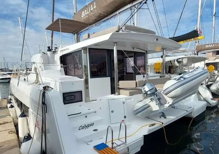 Catamaran Bali 4.4