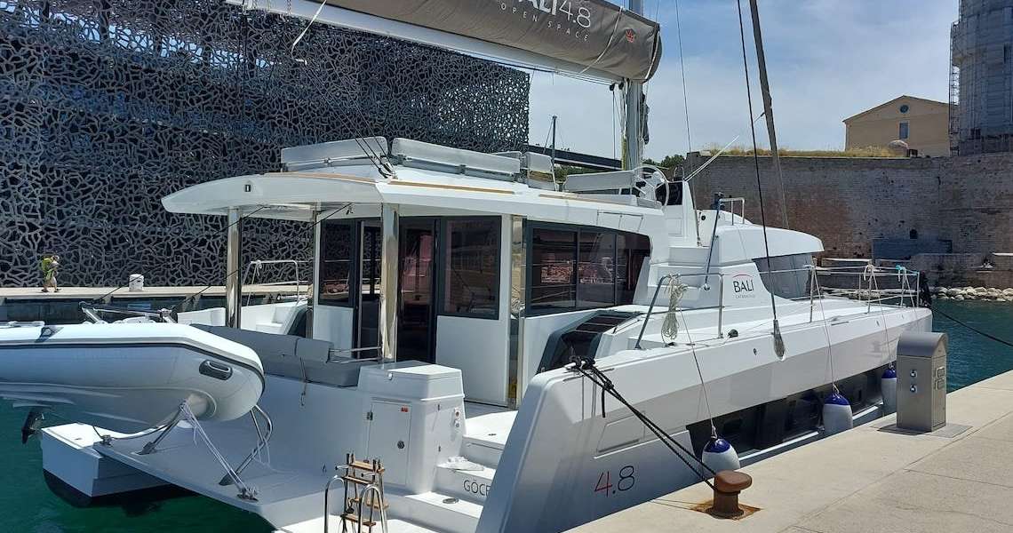 Catamaran Bali 4.8