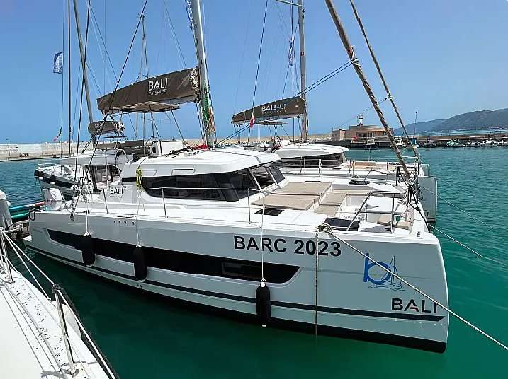 Catamarano Bali Catspace Voile