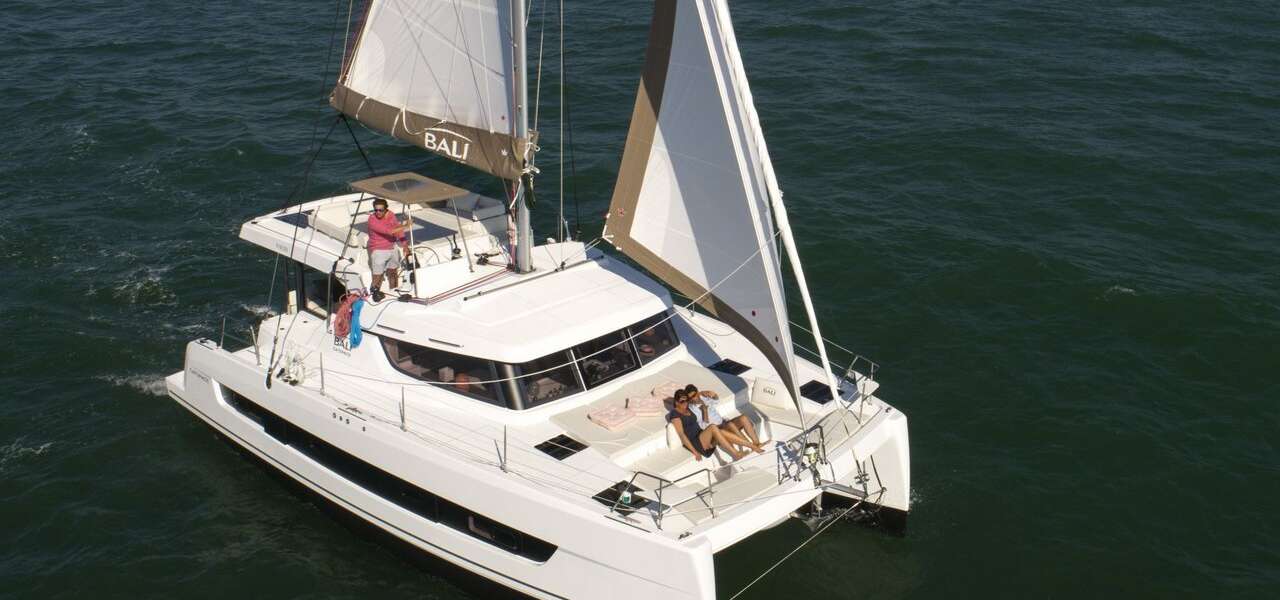 Catamarano Bali Catspace Voile