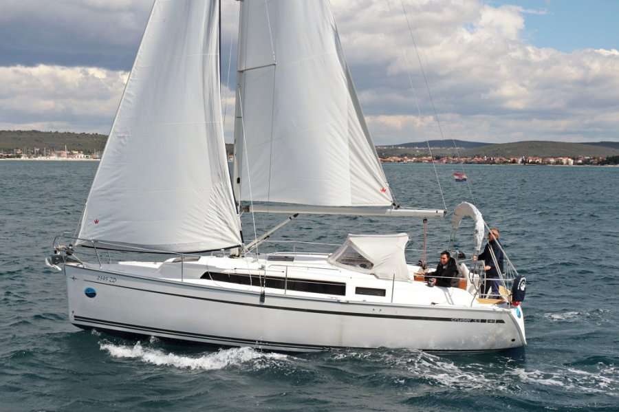 Парусная яхта Bavaria Cruiser 33