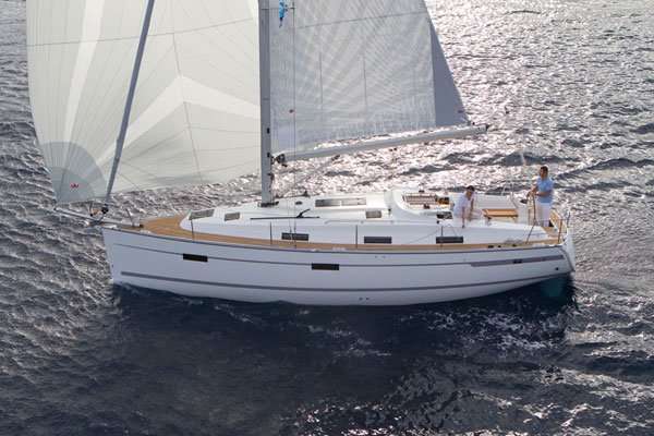 Sailboat Bavaria Cruiser 36