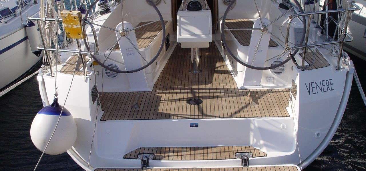 Sailboat Bavaria Cruiser 37