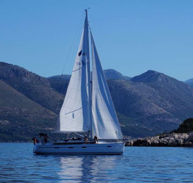 Парусная яхта Bavaria Cruiser 41