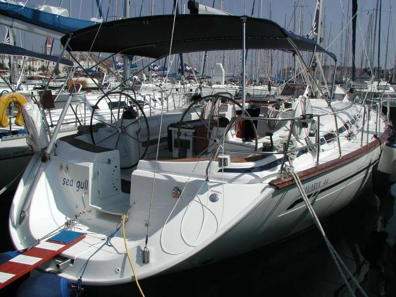 Парусная яхта Bavaria 44