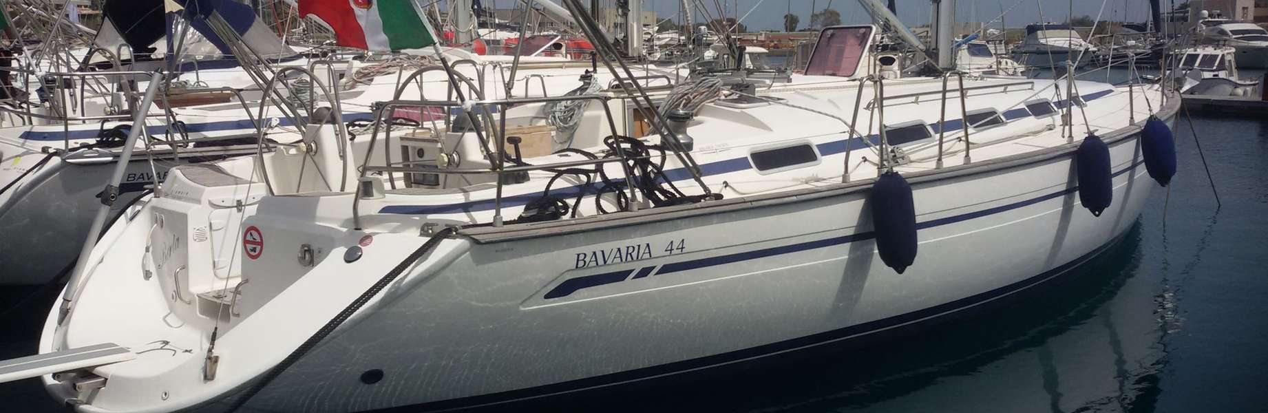 Парусная яхта Bavaria 44