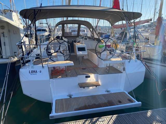 Парусная яхта Bavaria C38