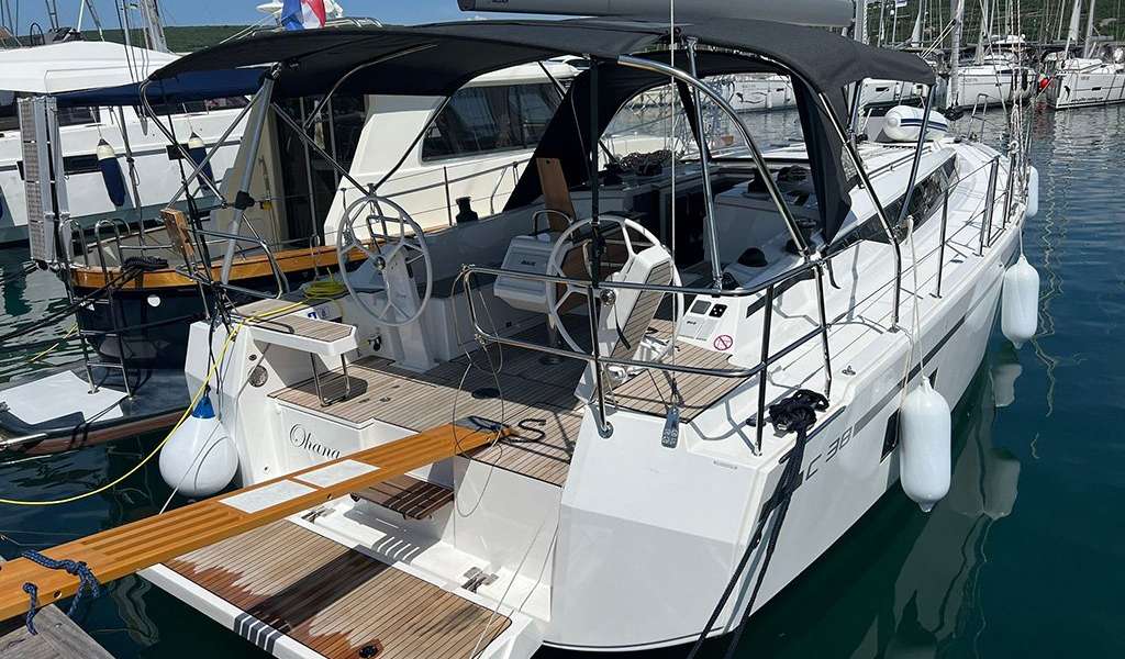 Velero Bavaria C38