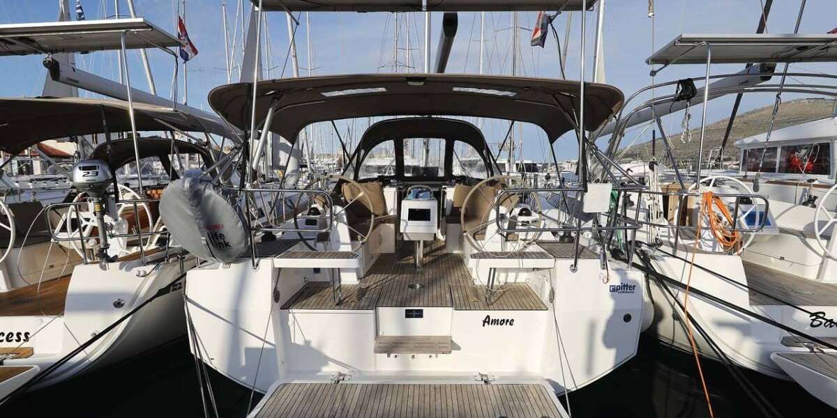 Sailboat Bavaria C38