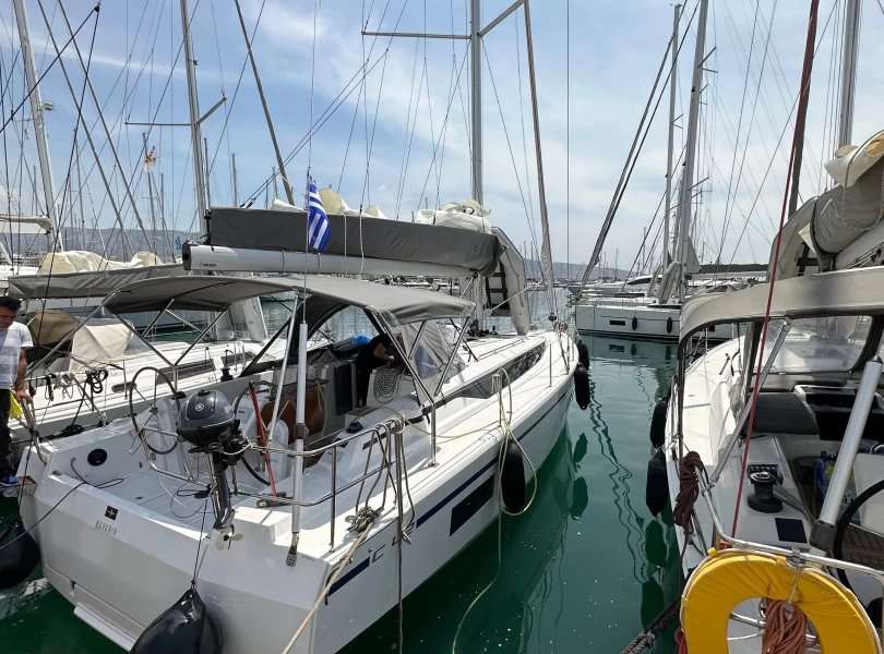 Sailboat Bavaria C42