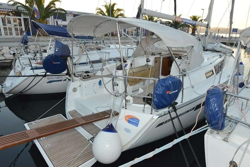 Sailboat Bavaria Cruiser 33