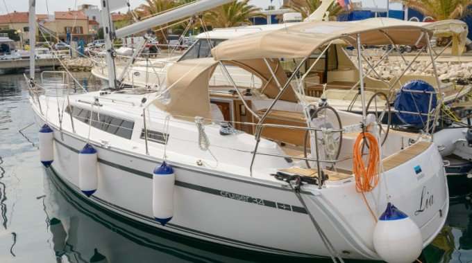 Sailboat Bavaria Cruiser 34