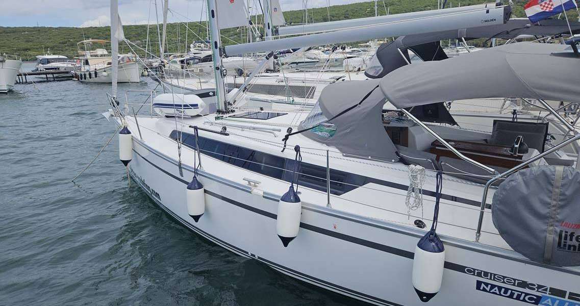 Парусная яхта Bavaria Cruiser 34