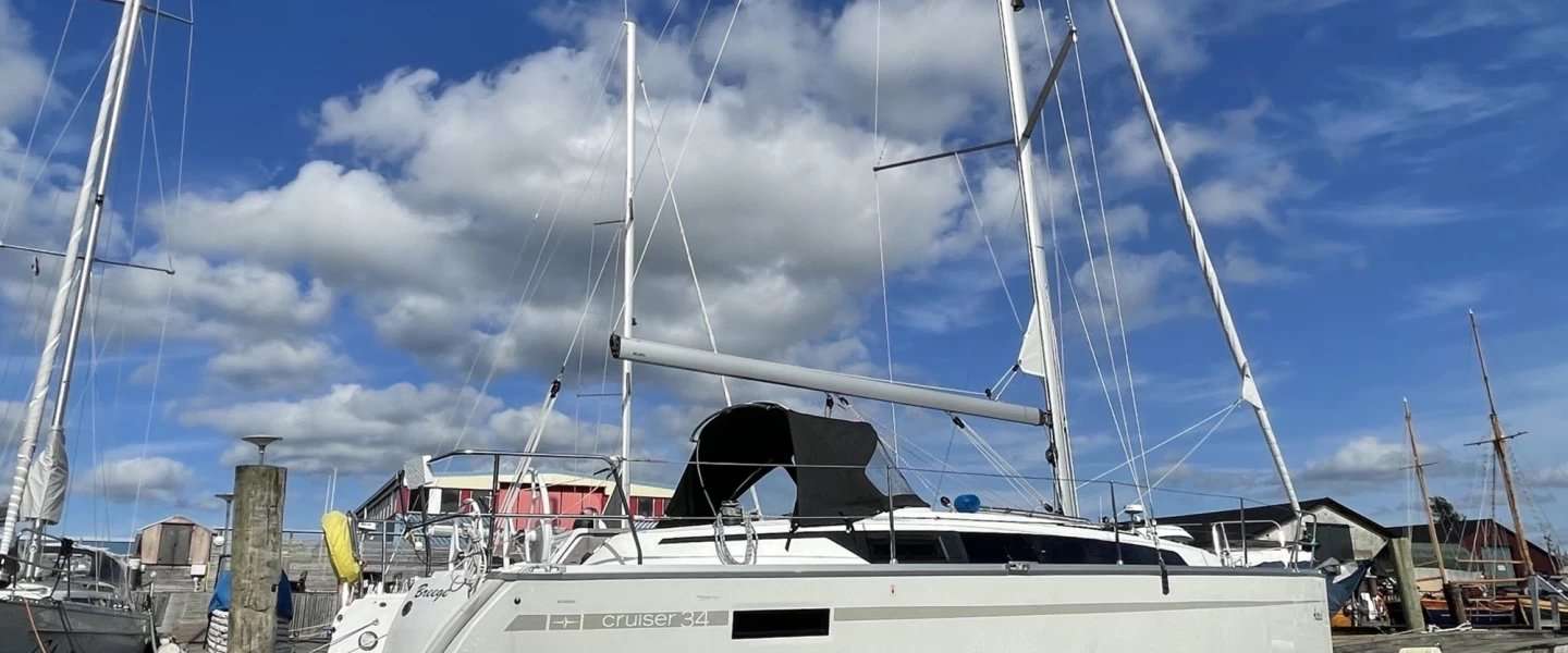 Sailboat Bavaria Cruiser 34