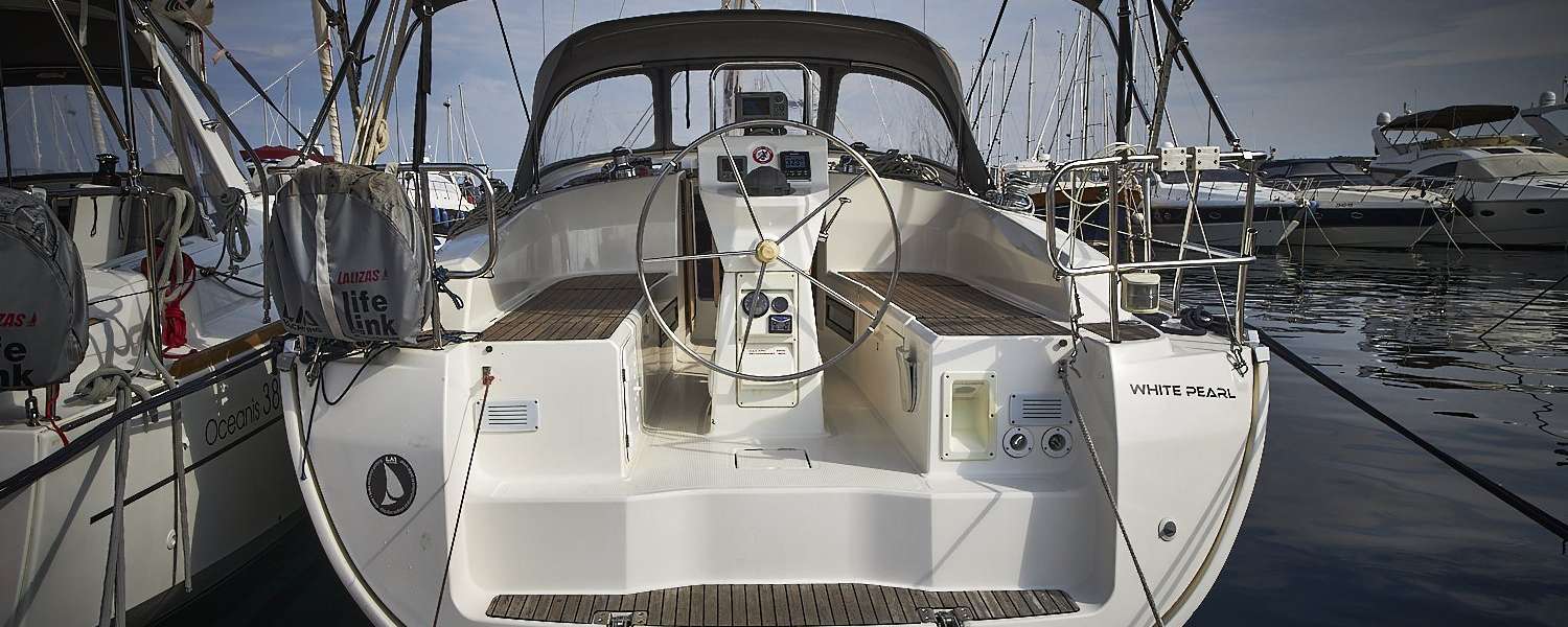 Sailboat Bavaria Cruiser 36