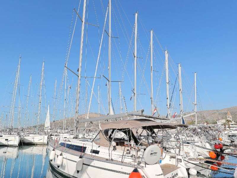 Парусная яхта Bavaria Cruiser 37