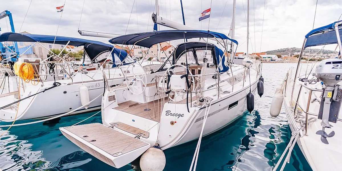 Sailboat Bavaria 37 Cruiser