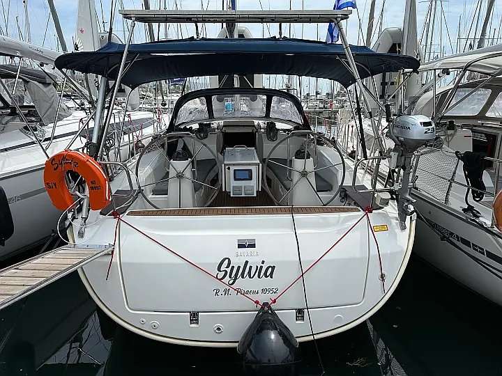 Sailboat Bavaria Cruiser 40