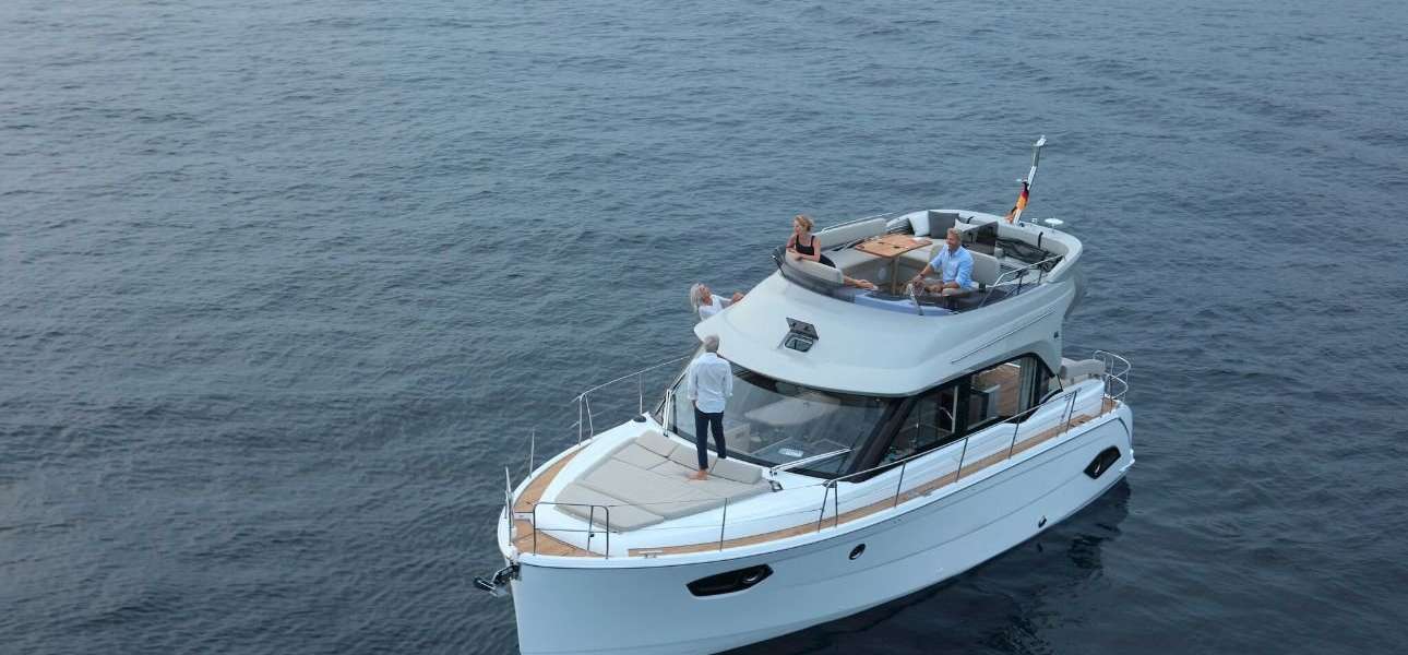 Motor boat Bavaria E40 Fly