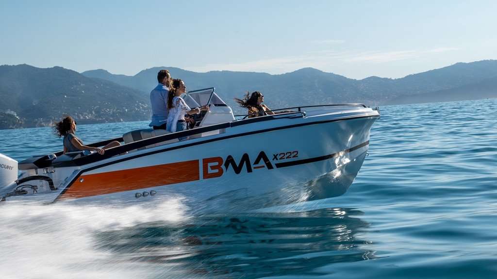 Bateaux à moteur BMA X222