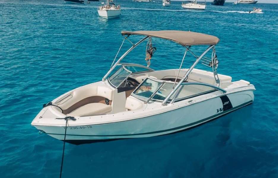 Motor boat Cobalt 220S