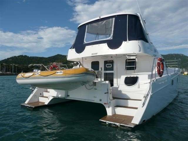 Catamaran à Moteur Conquest 44