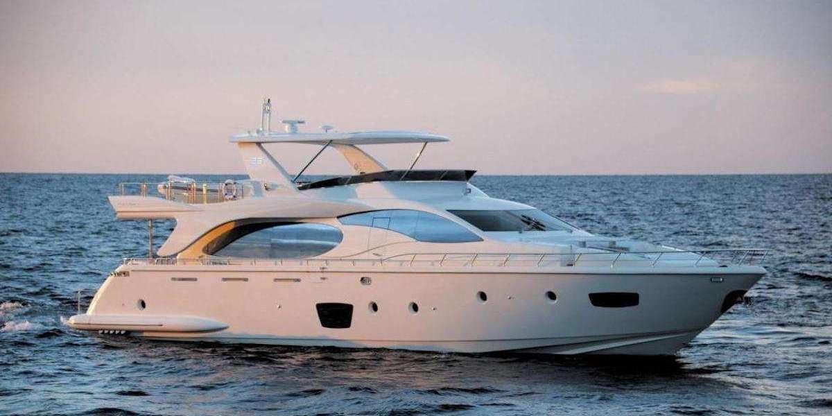 Luxury Yacht Azimut 85