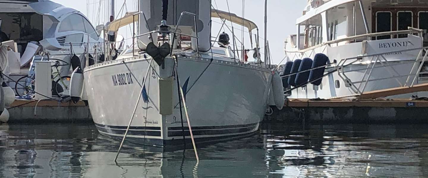 Sailboat Delphia 40