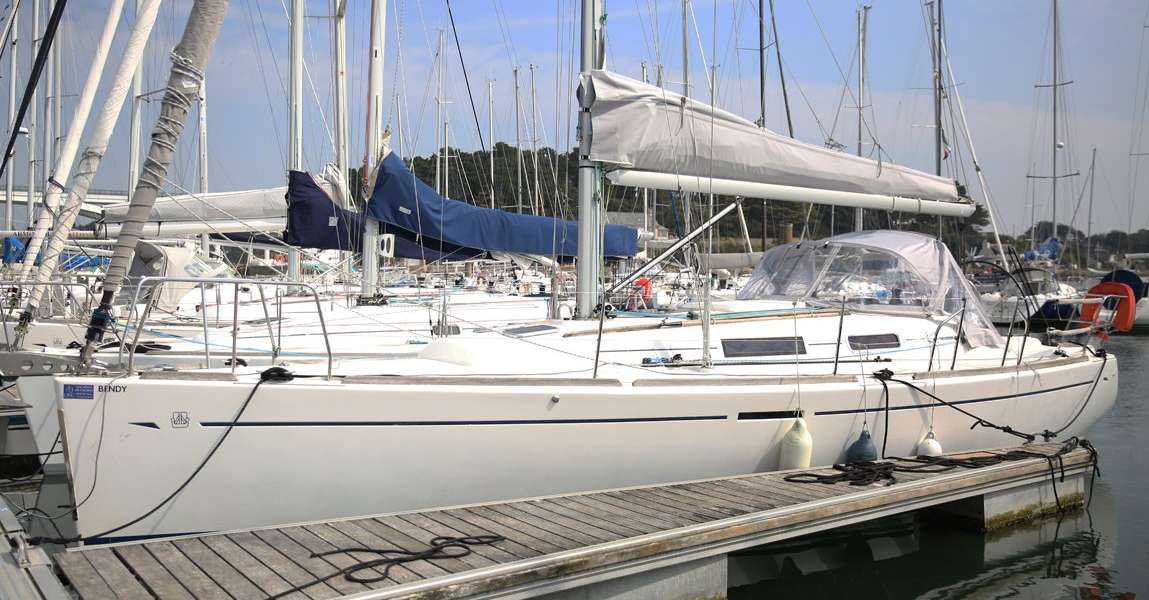 Velero Dufour 34