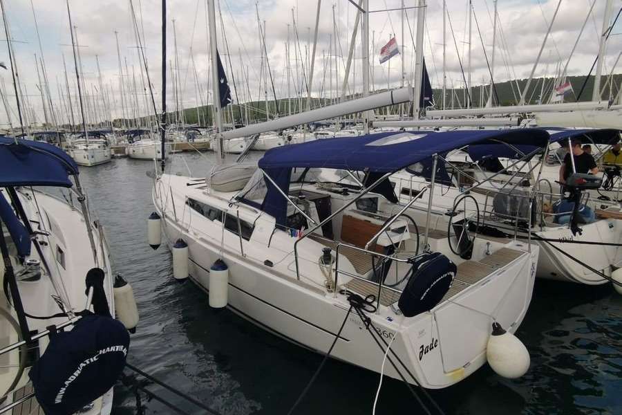 Sailboat Dufour 360 Grand Large