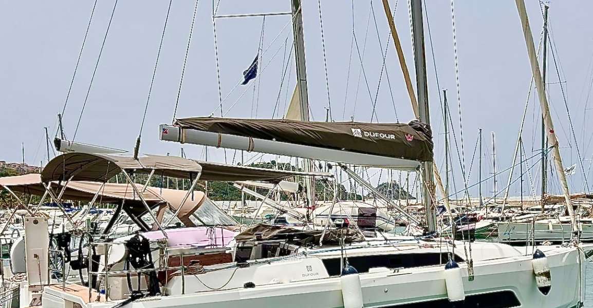 Sailboat Dufour 37