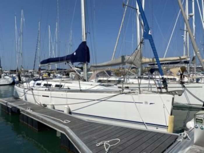 Sailboat Dufour 40