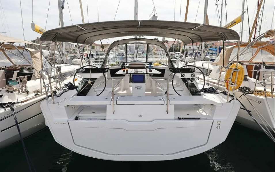 Velero Dufour 41