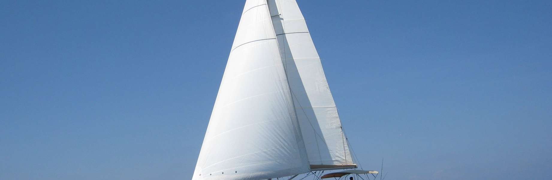 Sailboat Dufour 425