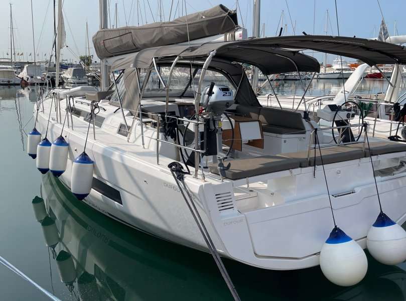 Velero Dufour 470