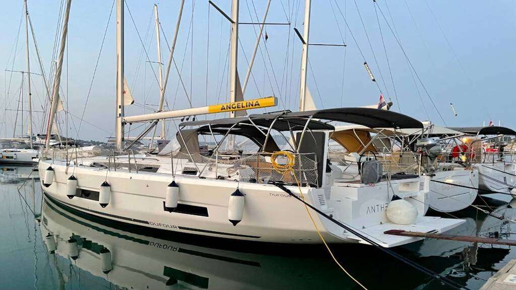 Sailboat Dufour 470