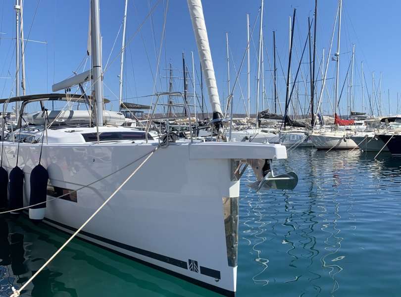 Velero Dufour 530