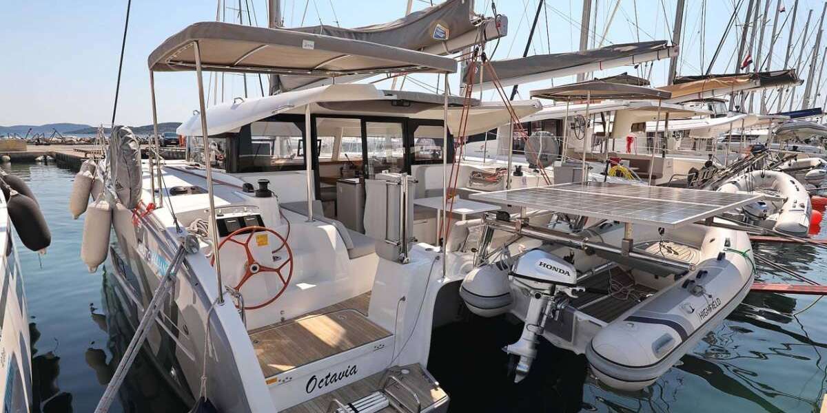 Catamaran Excess 11