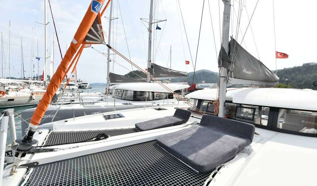 Catamaran Excess 11