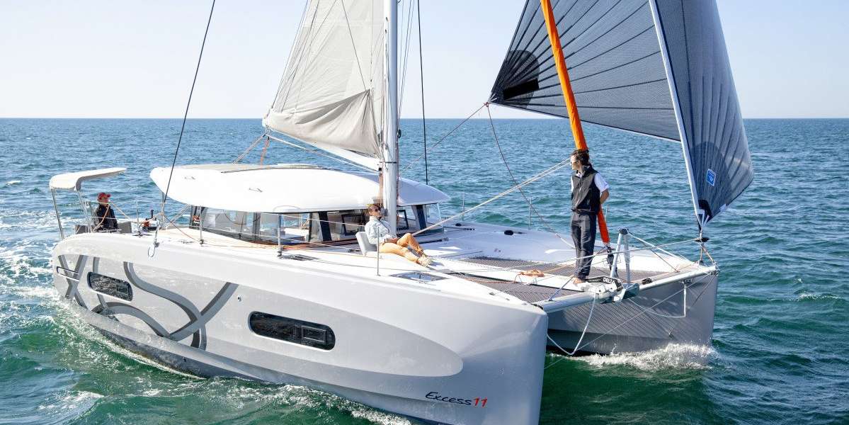 Catamaran Excess 11