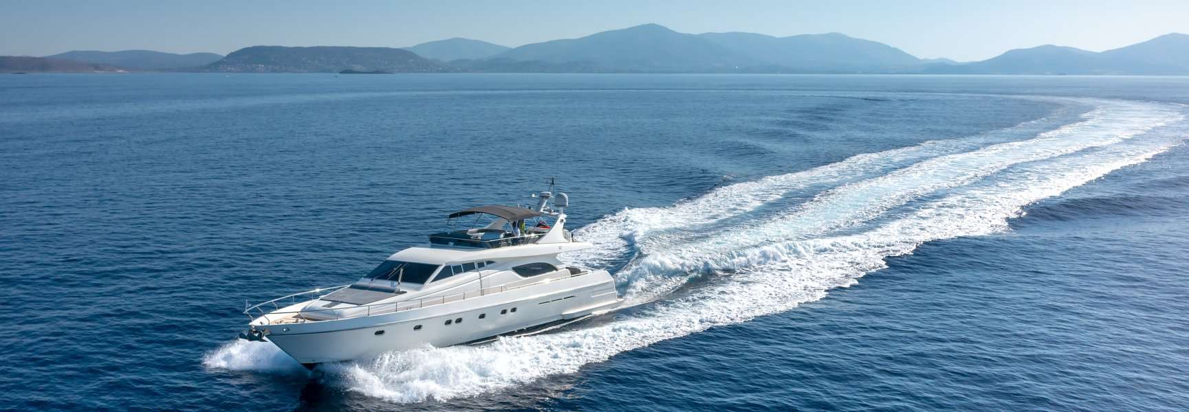 Motor boat Ferretti 72