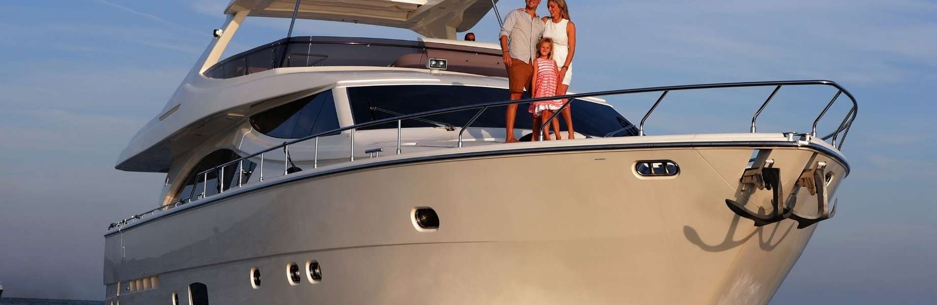 Luxury Yacht Ferretti 830