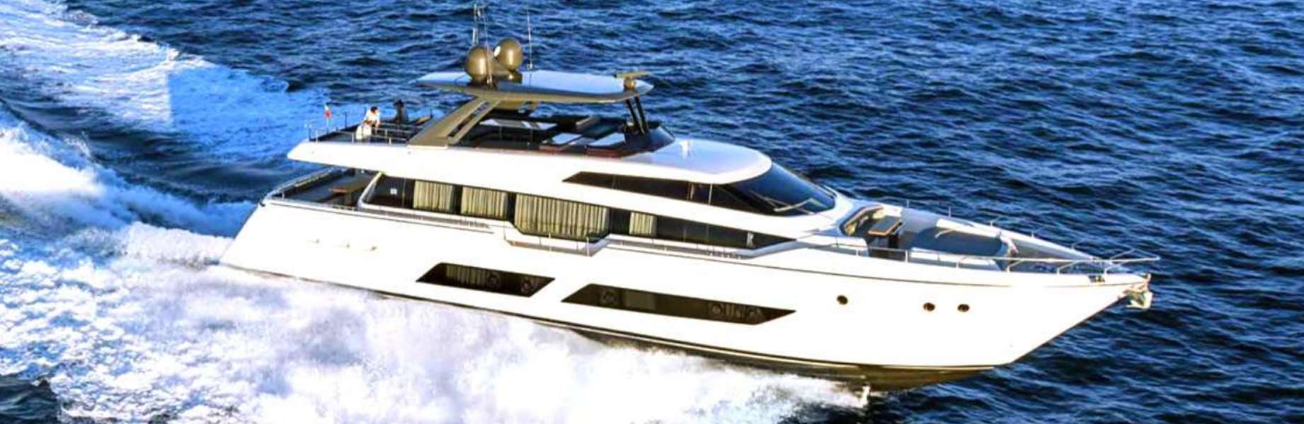 Luxury Yacht Ferretti 850