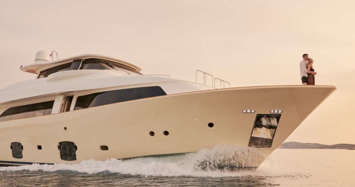 Motor boat Ferretti 86